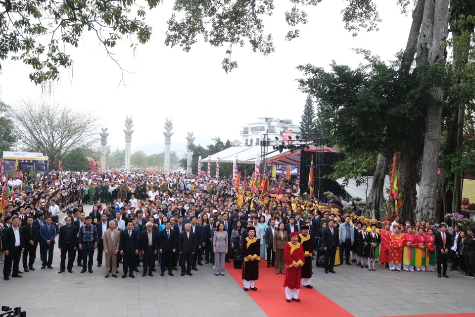 Lễ hội Tây Thiên được tổ chức để tưởng nhớ Quốc mẫu Tây Thiên Lăng Thị Tiêu. Lễ hội Tây Thiên được tổ chức để tưởng nhớ Quốc mẫu Tây Thiên Lăng Thị Tiêu.