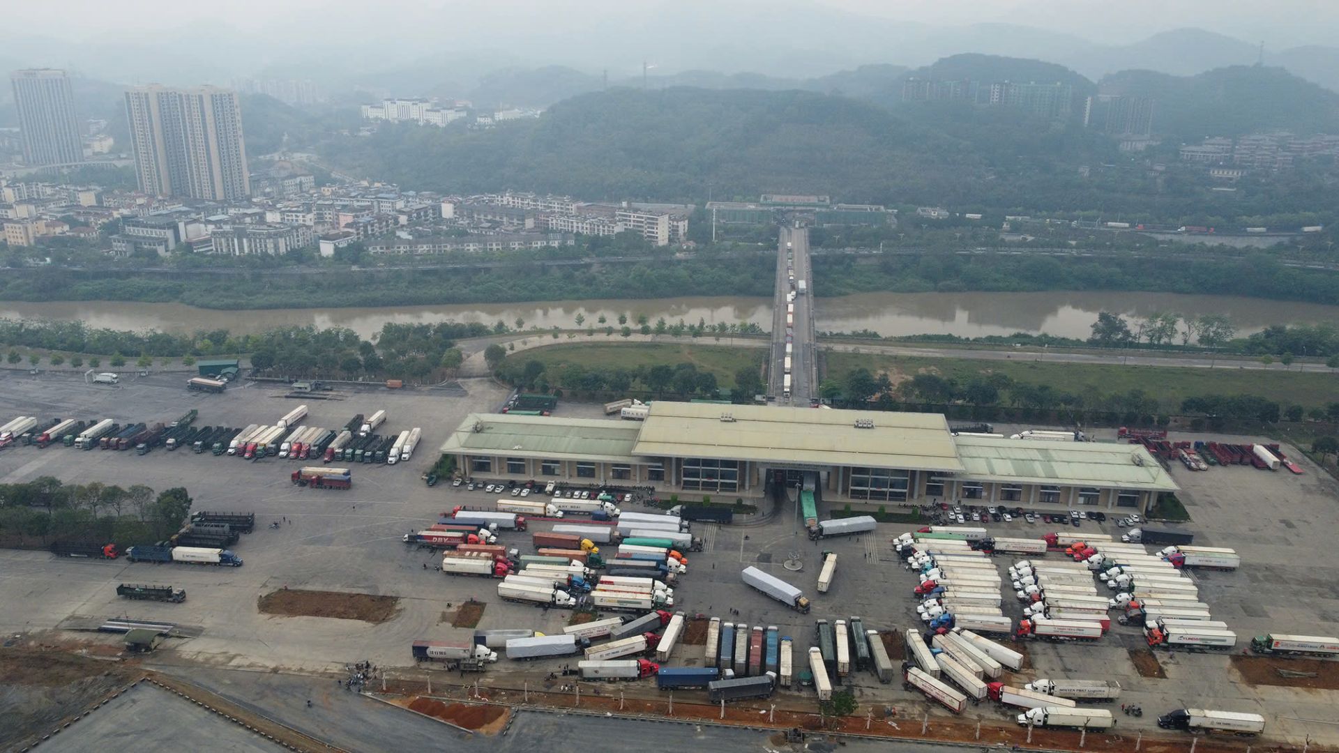 Lào Cai trở thành cực tăng trưởng, trung tâm kết nối giao thương giữa Việt Nam với các nước Asean và vùng Tây Nam (Trung Quốc)