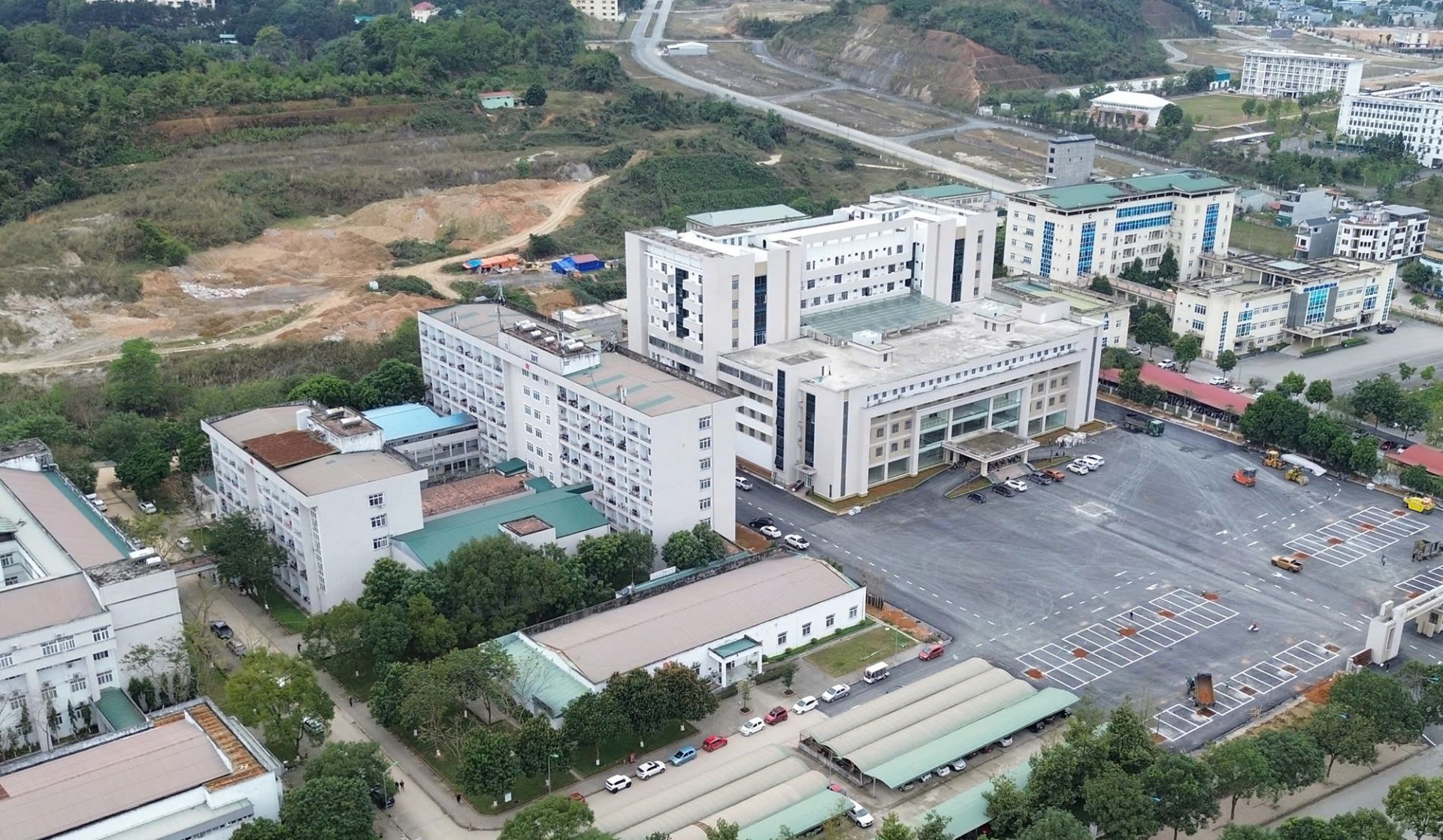 Tòa nhà kỹ thuật cao của Bệnh viện Đa khoa tỉnh Lào Cai