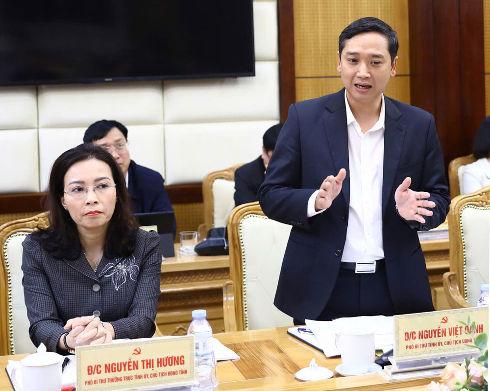 Chủ tịch UBND tỉnh Bắc Giang Nguyễn Việt Oanh trao đổi, làm rõ một số nội dung. Chủ tịch UBND tỉnh Bắc Giang Nguyễn Việt Oanh trao đổi, làm rõ một số nội dung.