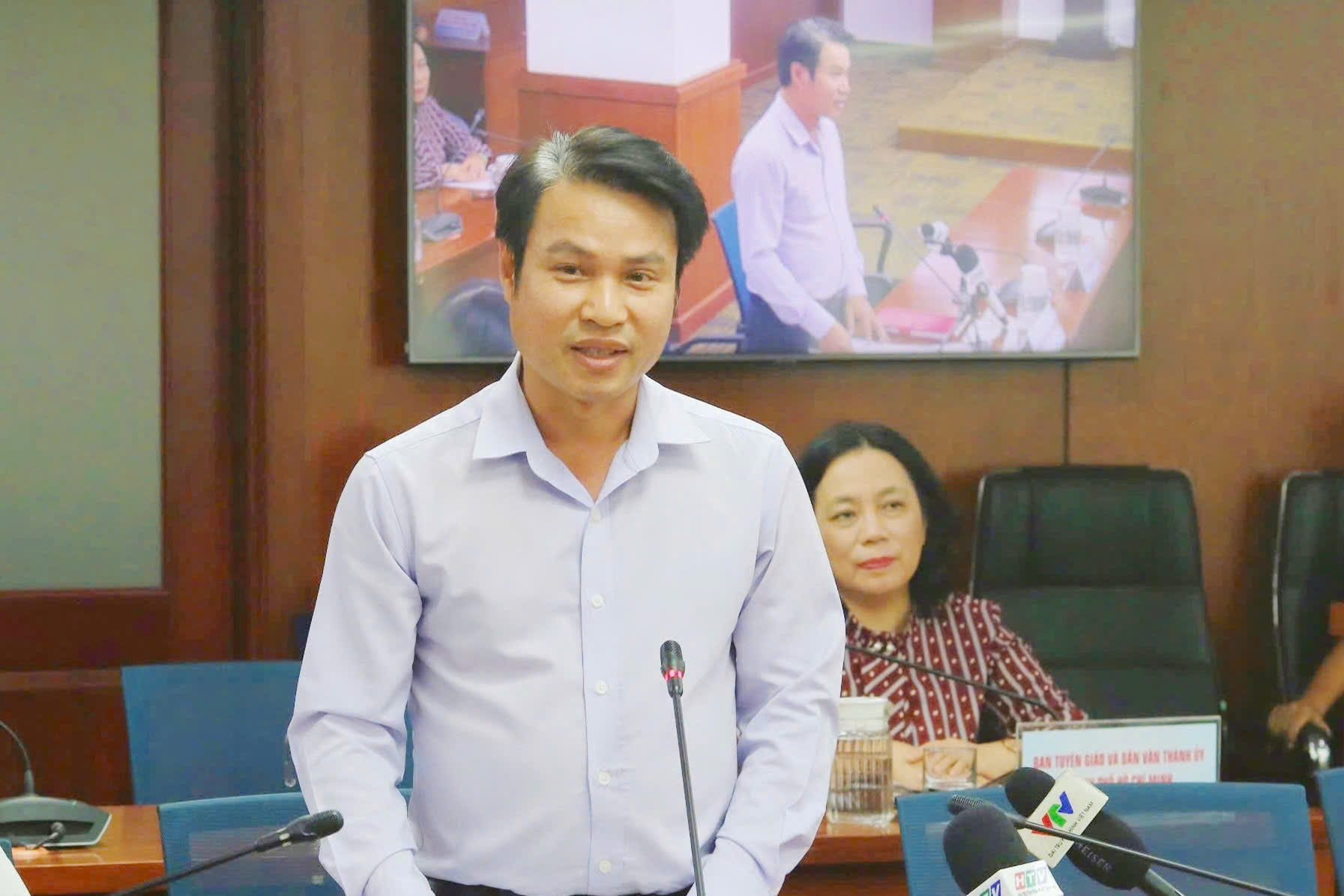 ông Võ Hồ Hoàng Vũ thông tin tại buổi họp báo