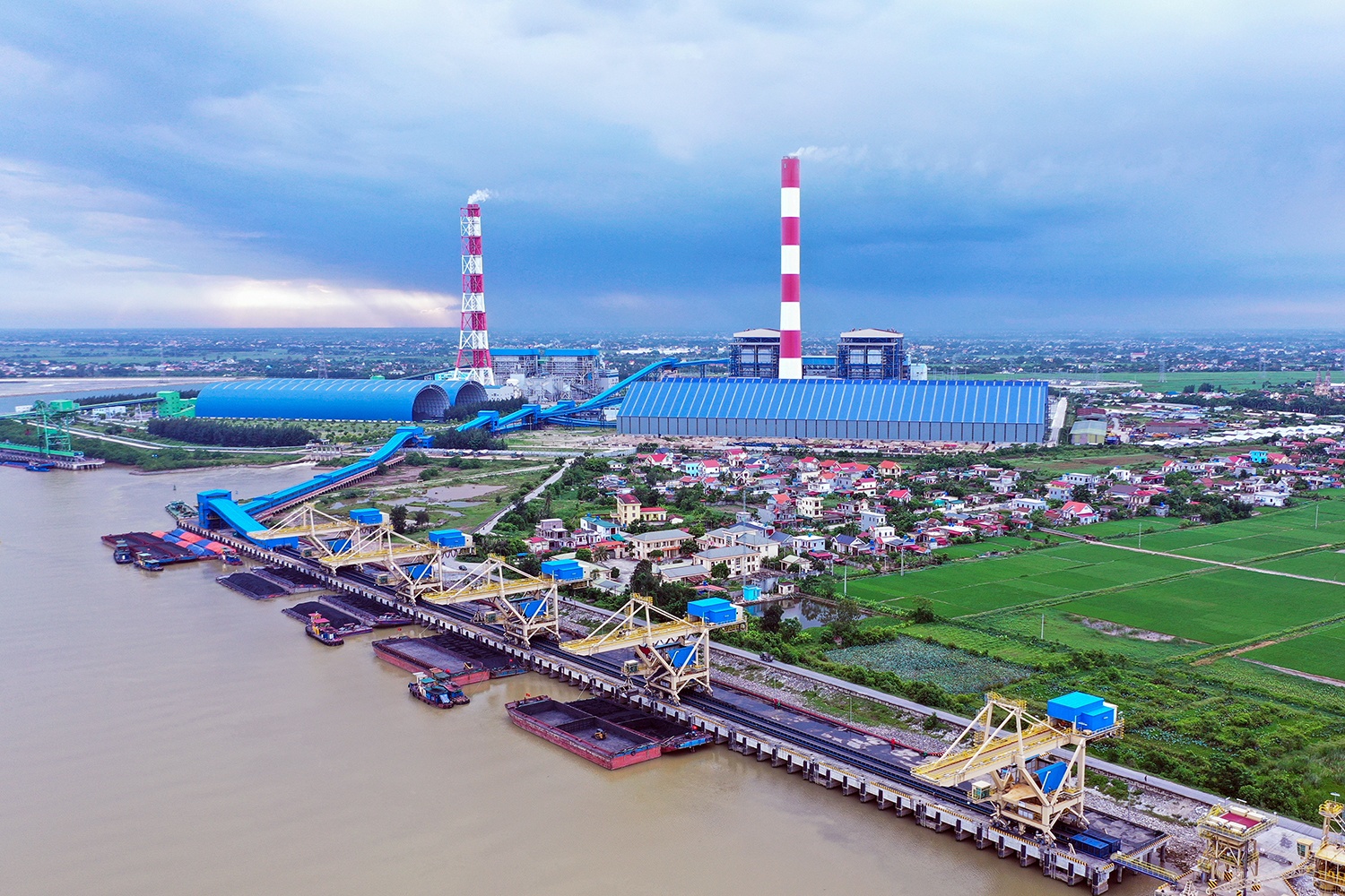 Vào ngày 25/2, NMNĐ Thái Bình 2 đã cán mốc sản lượng 10 tỷ kWh sau gần 2 năm được trưng dụng phát điện Vào ngày 25/2, NMNĐ Thái Bình 2 đã cán mốc sản lượng 10 tỷ kWh sau gần 2 năm được trưng dụng phát điện