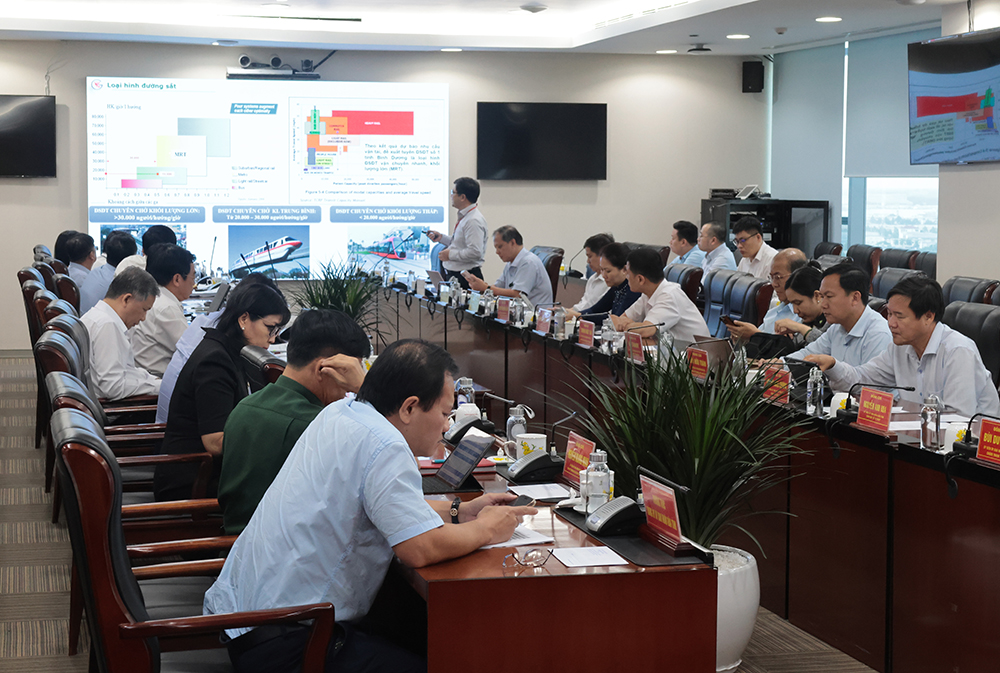 Đơn vị tư vấn trình bày báo cáo nghiên cứu tiền khả thi dự án Tuyến đường sắt đô thị số 1 (Thành phố mới Bình Dương – Suối Tiên, TP. Hồ Chí Minh) Đơn vị tư vấn trình bày báo cáo nghiên cứu tiền khả thi dự án Tuyến đường sắt đô thị số 1 (Thành phố mới Bình Dương – Suối Tiên, TP. Hồ Chí Minh)