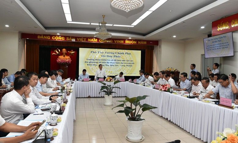 Phó Thủ tướng Hồ Đức Phớc làm việc với các địa phương, doanh nghiệp về tình hình thực hiện Dự án đường cao tốc Bến Lức - Long Thành và Dự án đường cao tốc Biên Hòa - Vũng Tàu - Ảnh: VGP/Trần Mạnh