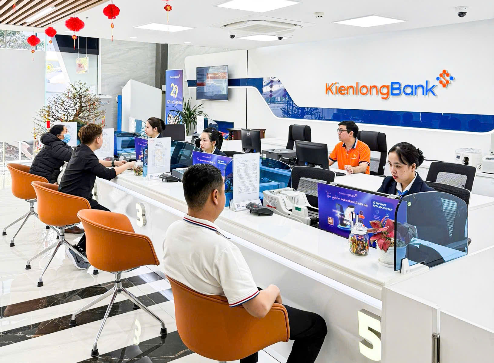 Kienlongbank vừa điều chỉnh giảm lãi suất huy động lần thứ hai trong tháng 3. (Ảnh minh họa) Kienlongbank vừa điều chỉnh giảm lãi suất huy động lần thứ hai trong tháng 3. (Ảnh minh họa)