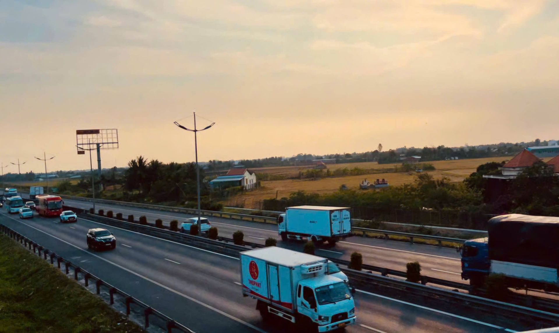 Xử lý nghiêm, đúng quy định của pháp luật đối với các hành vi vi phạm của lái xe liên quan đến hoạt động kinh doanh vận tải