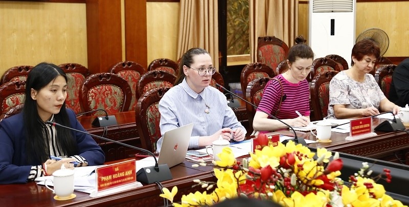 Giám đốc Viện Giáo dục Quốc tế Đại học Quốc gia Tula, bà Gladkova Olga Dmitrievna phát biểu tại buổi làm việc.