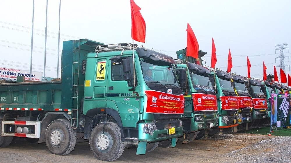 Ngay sau lễ khởi công, Công ty CP Tập đoàn Việt Hưng đã tập trung máy móc, phương tiện để thi công dự án bảo đảm tiến độ đề ra theo cam kết với chủ đầu tư. Ngay sau lễ khởi công, Công ty CP Tập đoàn Việt Hưng đã tập trung máy móc, phương tiện để thi công dự án bảo đảm tiến độ đề ra theo cam kết với chủ đầu tư.