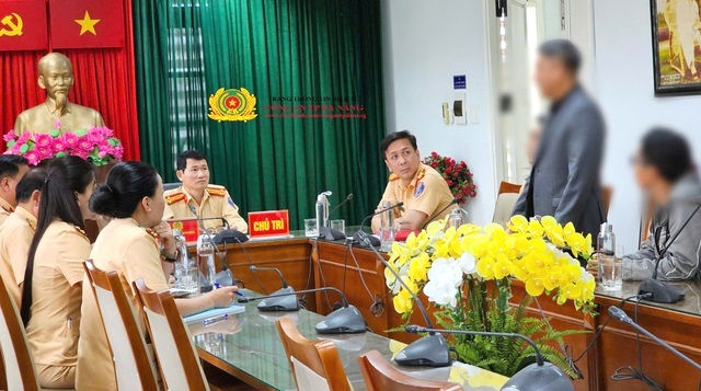 Lãnh đạo Phòng CSGT Công an TP. Đà Nẵng làm việc với chủ doanh nghiệp có dàn siêu xe vi phạm Lãnh đạo Phòng CSGT Công an TP. Đà Nẵng làm việc với chủ doanh nghiệp có dàn siêu xe vi phạm