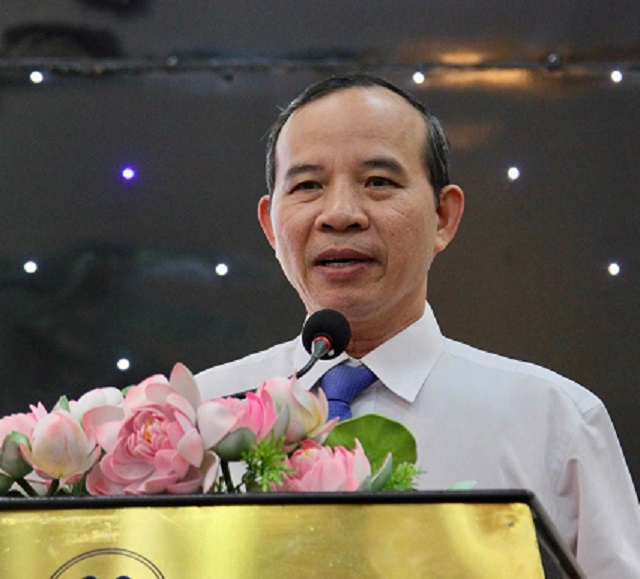 Ông Huỳnh Văn Lợi giới thiệu về mục đích, ý nghĩa của Lễ kỷ niệm 50 năm Ngày giải phóng tỉnh Bình Định và nội dung, kế hoạch, chương trình kỷ niệm. Ảnh: VH
