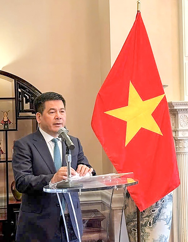 Bộ trưởng Bộ Công Thương Nguyễn Hồng Diên phát biểu tại lễ ký kết Bộ trưởng Bộ Công Thương Nguyễn Hồng Diên phát biểu tại lễ ký kết