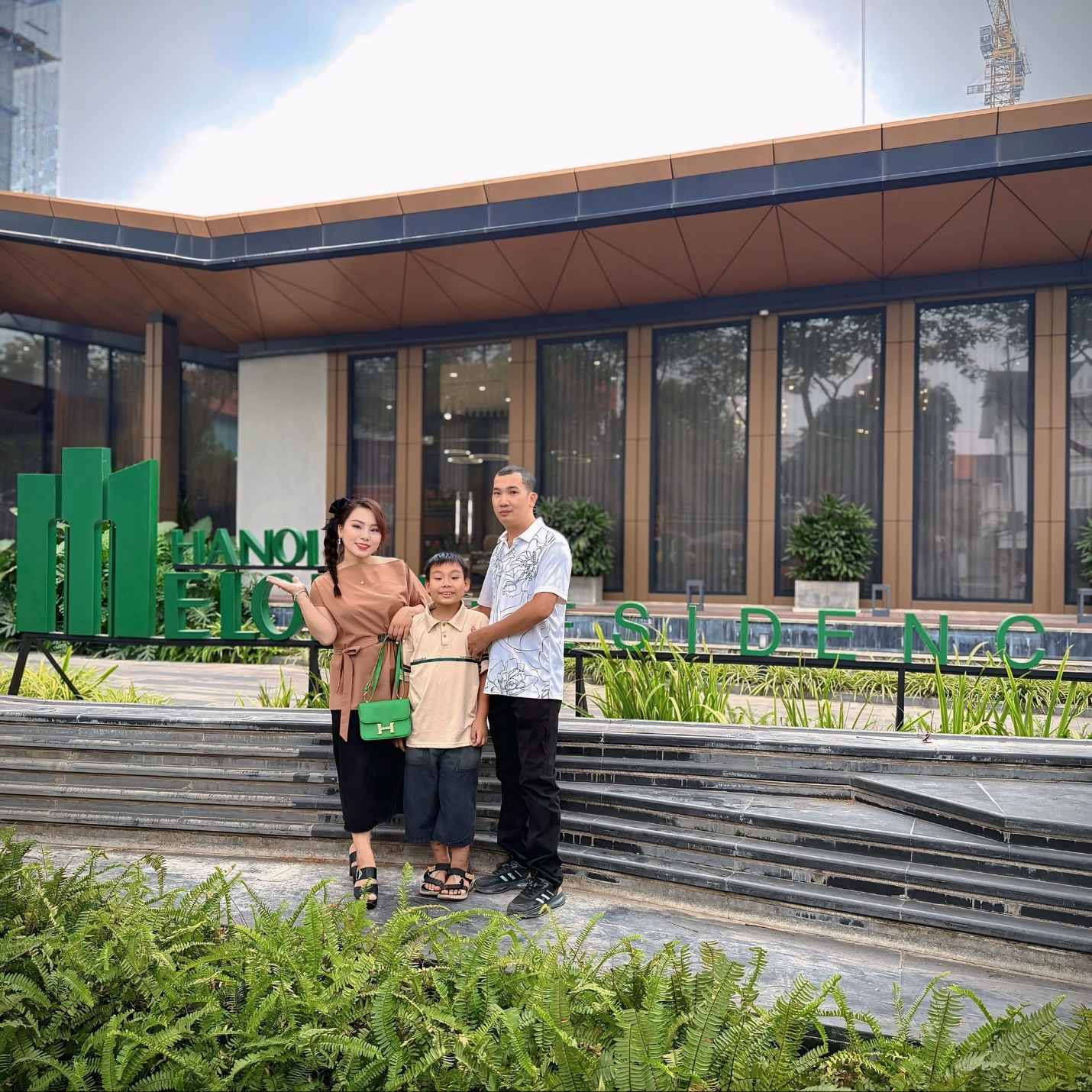 Gia đình chị Đinh Lan Phương rất tâm đắc về tiện ích của Hanoi Melody Residences Gia đình chị Đinh Lan Phương rất tâm đắc về tiện ích của Hanoi Melody Residences