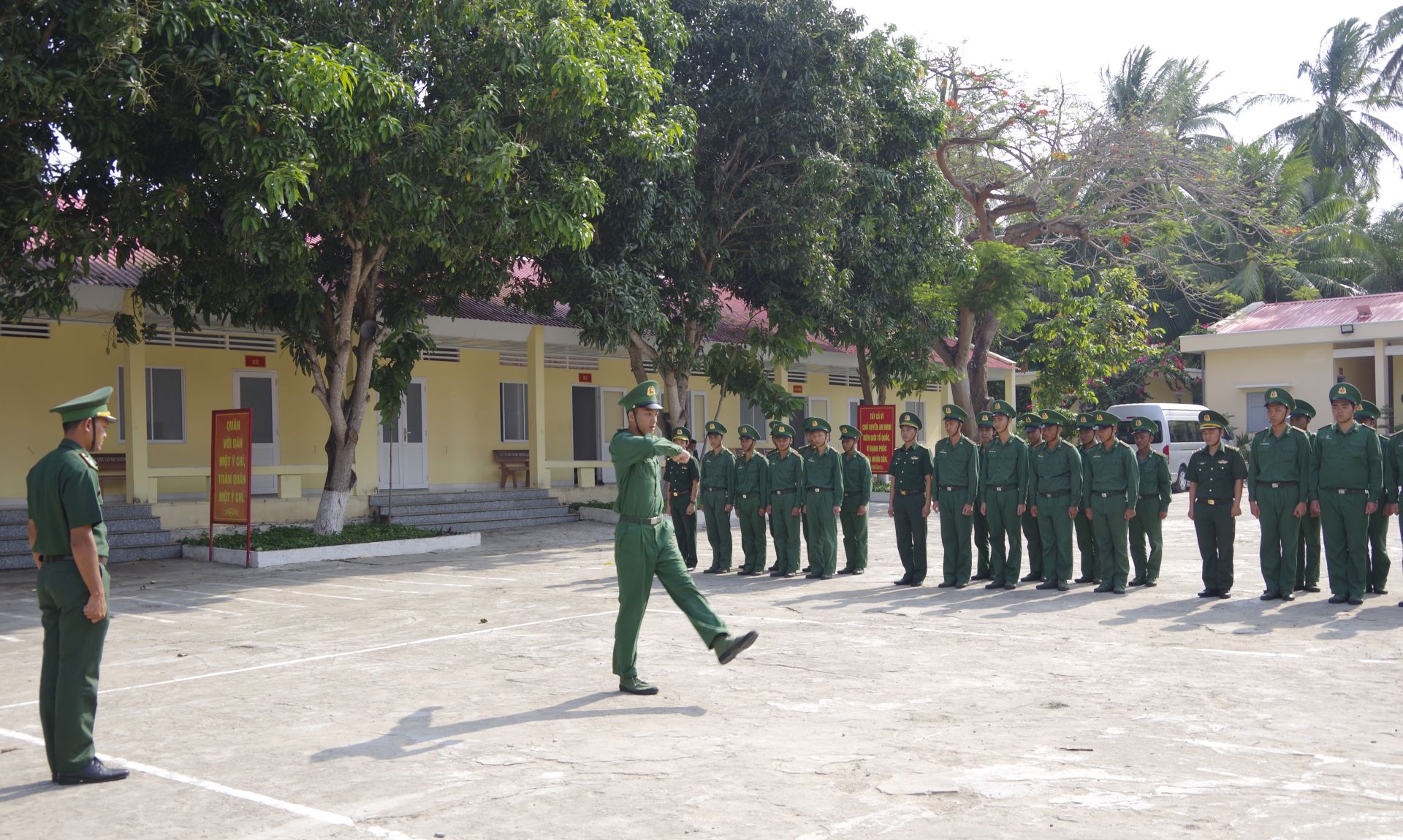 Kiểm tra huấn luyện điều lệnh đội ngũ