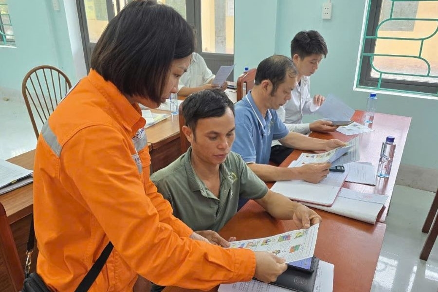 Tuyên truyền, hướng dẫn người dân và khách hàng sử dụng điện an toàn tiết kiệm Tuyên truyền, hướng dẫn người dân và khách hàng sử dụng điện an toàn tiết kiệm