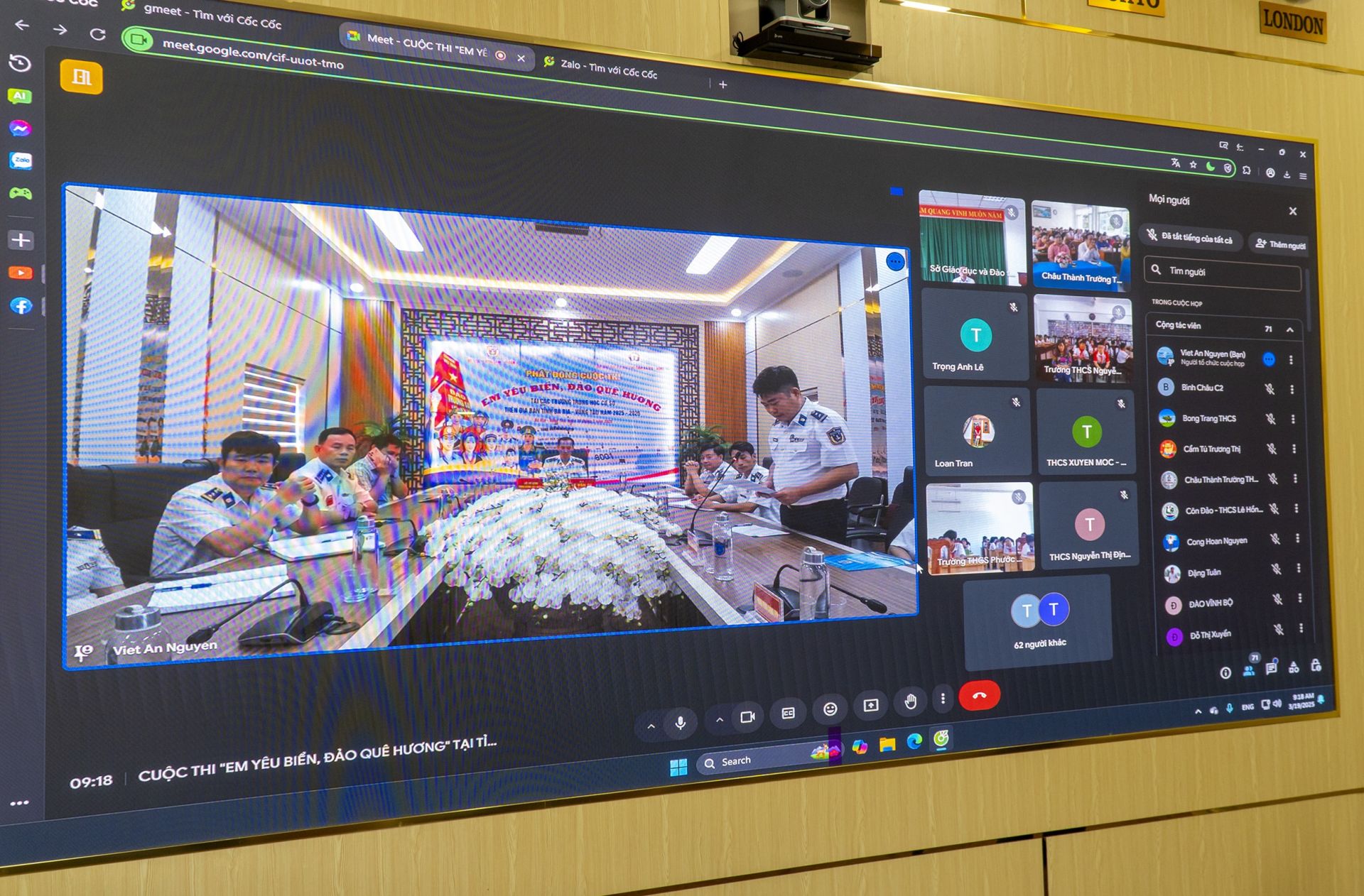 Buổi lễ được kết nối trực tuyến từ điểm cầu chính tại Bộ Tư lệnh Vùng đến 57 điểm cầu Sở GD-ĐT, Phòng GD-ĐT, các trường THCS các huyện, thành phố trong tỉnh. Buổi lễ được kết nối trực tuyến từ điểm cầu chính tại Bộ Tư lệnh Vùng đến 57 điểm cầu Sở GD-ĐT, Phòng GD-ĐT, các trường THCS các huyện, thành phố trong tỉnh.