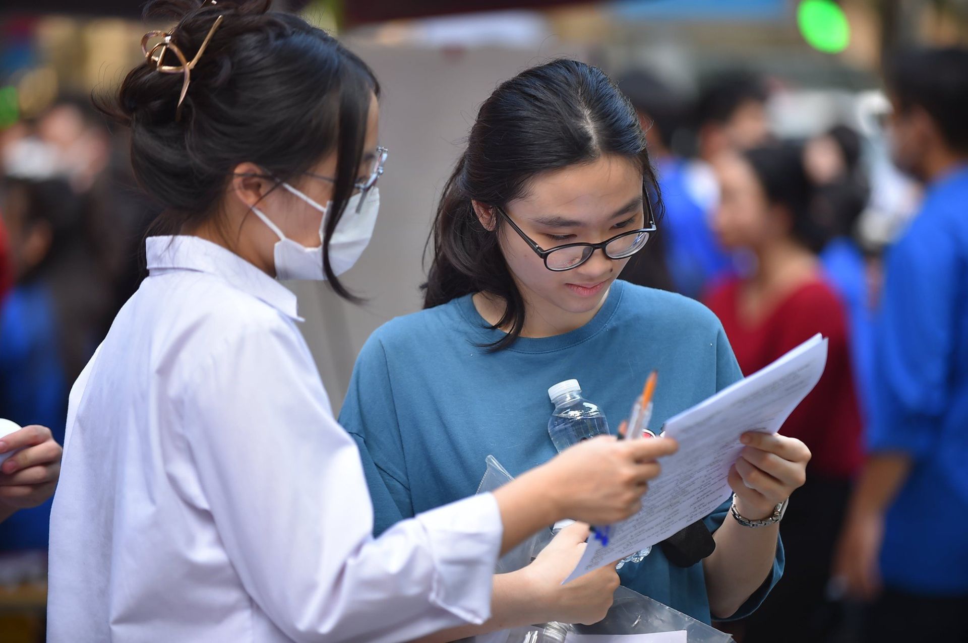 Tại Ngày hội tư vấn tuyển sinh - hướng nghiệp 2025, nhiều phụ huynh chia sẻ băn khoăn về chủ trương sáp nhập tỉnh, thành sắp diễn ra có ảnh hưởng đến điểm cộng ưu tiên khu vực của thí sinh? Tại Ngày hội tư vấn tuyển sinh - hướng nghiệp 2025, nhiều phụ huynh chia sẻ băn khoăn về chủ trương sáp nhập tỉnh, thành sắp diễn ra có ảnh hưởng đến điểm cộng ưu tiên khu vực của thí sinh?