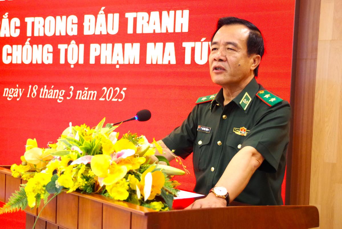 Trung tướng Lê Đức Thái, Ủy viên Trung ương Đảng, Ủy viên Quân ủy Trung ương, Tư lệnh BĐBP biểu dương các đơn vị có thành tích xuất sắc trong đấu tranh chuyên án. Ảnh: Lê Khoa Trung tướng Lê Đức Thái, Ủy viên Trung ương Đảng, Ủy viên Quân ủy Trung ương, Tư lệnh BĐBP biểu dương các đơn vị có thành tích xuất sắc trong đấu tranh chuyên án. Ảnh: Lê Khoa
