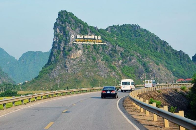 Đường Hồ Chí Minh đoạn qua vườn quốc gia Phong Nha - Kẻ Bàng (Quảng Bình).
