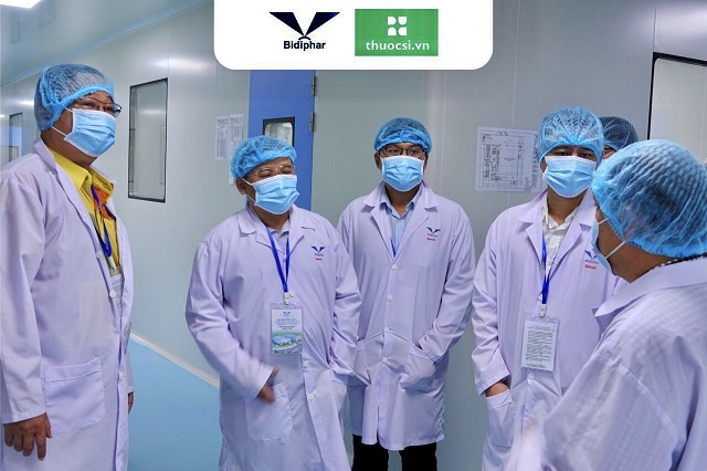 Đoàn công tác Buymed tham quan cơ sở sản xuất thuốc điều trị ung thư. Ảnh: Đ-Phú