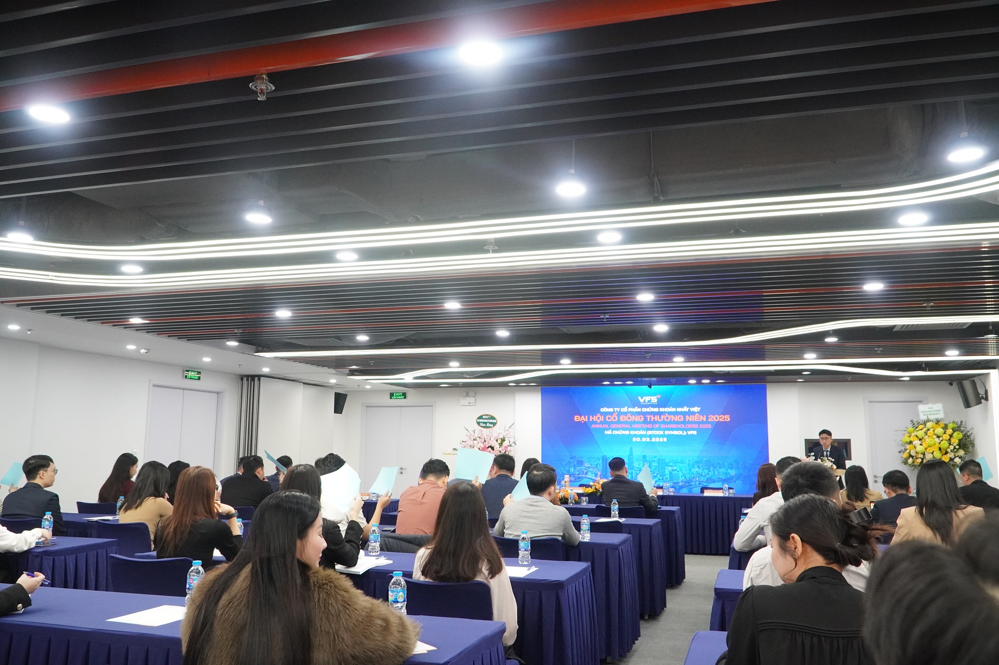 Năm 2025, VFS duy trì quan điểm khả quan đối với thị trường chứng khoán. VN-Index kỳ vọng dao động trong biên độ 1.260 - 1.400 điểm