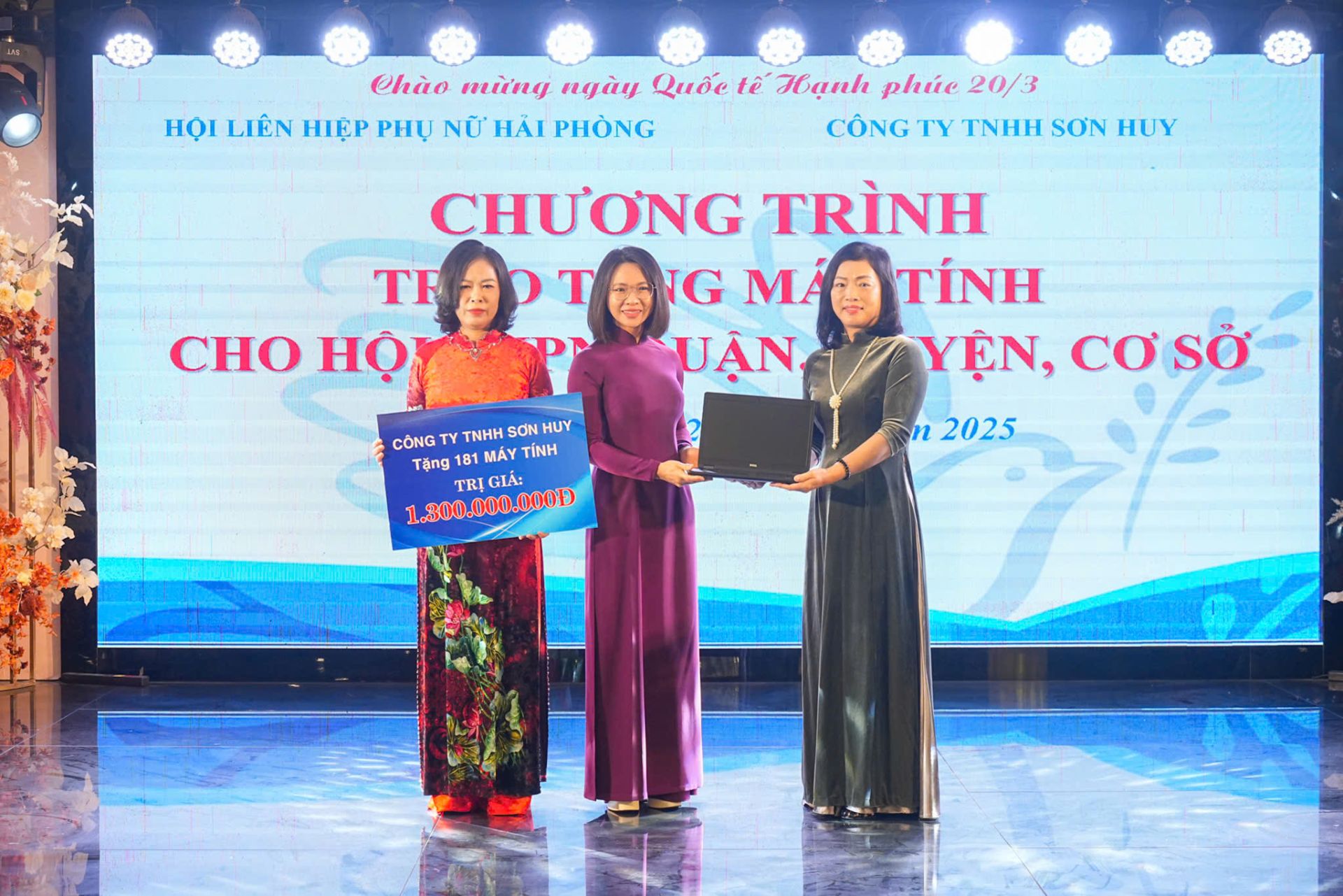 Hải Phòng: Trao tặng 181 máy tính trị giá gần 1,3 tỷ đồng cho Hội Phụ nữ các quận, huyện, cơ sở