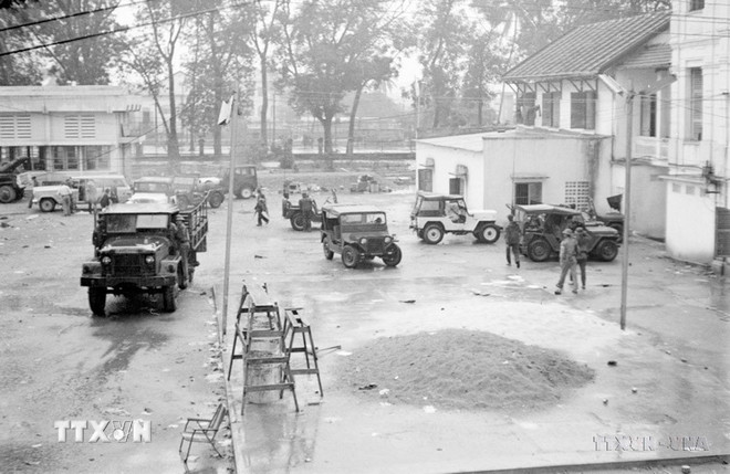 Quân giải phóng làm chủ các cơ quan của ngụy quyền trong thành phố Đà Nẵng. (Ảnh: Quang Thành/TTXVN) Quân giải phóng làm chủ các cơ quan của ngụy quyền trong thành phố Đà Nẵng. (Ảnh: Quang Thành/TTXVN)