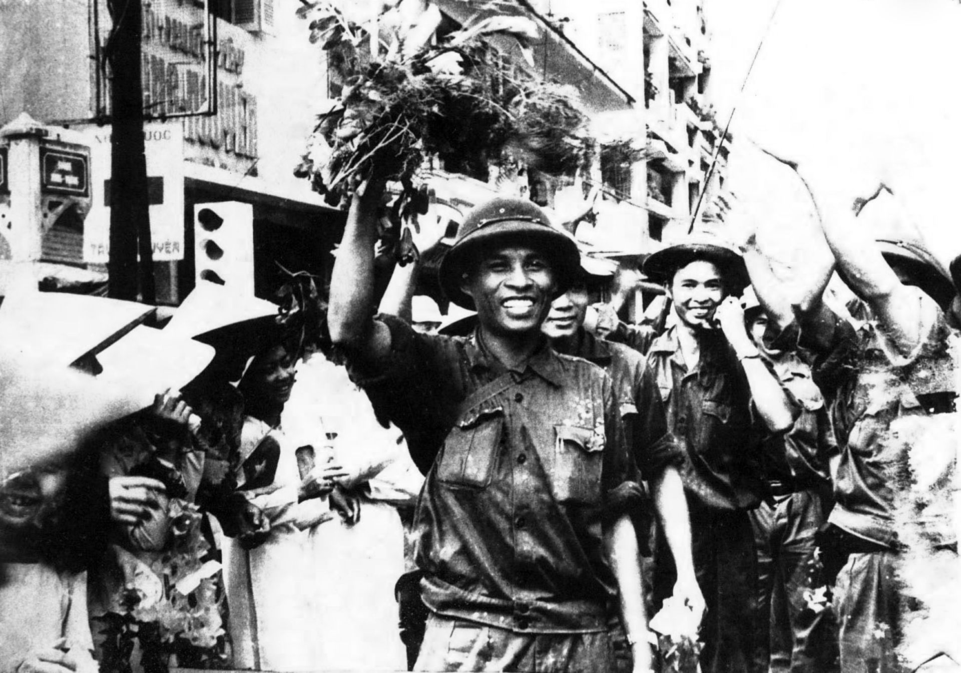 Nhân dân Đà Nẵng đón mừng quân Giải phóng tiến vào thành phố ngày 29/3/1975 Nhân dân Đà Nẵng đón mừng quân Giải phóng tiến vào thành phố ngày 29/3/1975