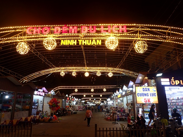 Khu chợ đêm tại TP. Phan Rang- Tháp Chàm, tỉnh Ninh Thuận