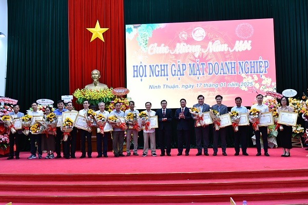 UBND tỉnh Ninh Thuận gặp mặt doanh nghiệp đầu năm 2025