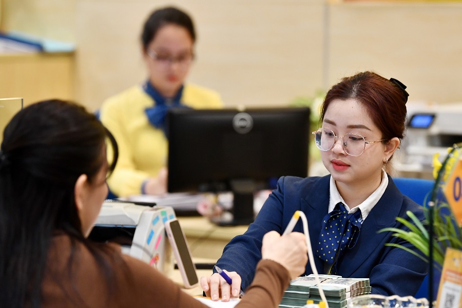 Ngân hàng thương mại đẩy mạnh điều chỉnh hạ lãi suất cho vay mua nhà đối với người trẻ