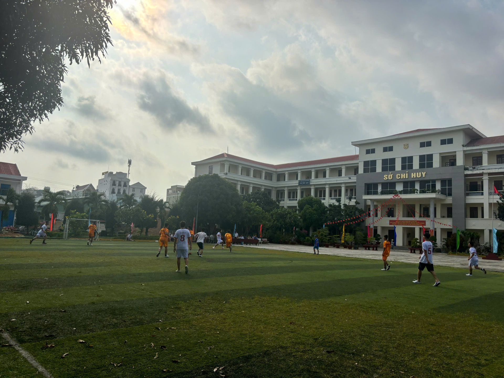 Thường xuyên tổ chức giao lưu thể thao giữa các Tàu vào các ngày nghỉ, nâng cao tinh thần đoàn kết trong đơn vị. Thường xuyên tổ chức giao lưu thể thao giữa các Tàu vào các ngày nghỉ, nâng cao tinh thần đoàn kết trong đơn vị.