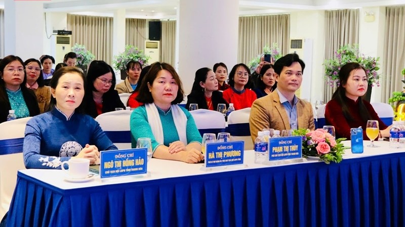 Bà Ngô Thị Hồng Hảo, Tỉnh uỷ viên, Chủ tịch Hội LHPN tỉnh và các đại biểu dự.