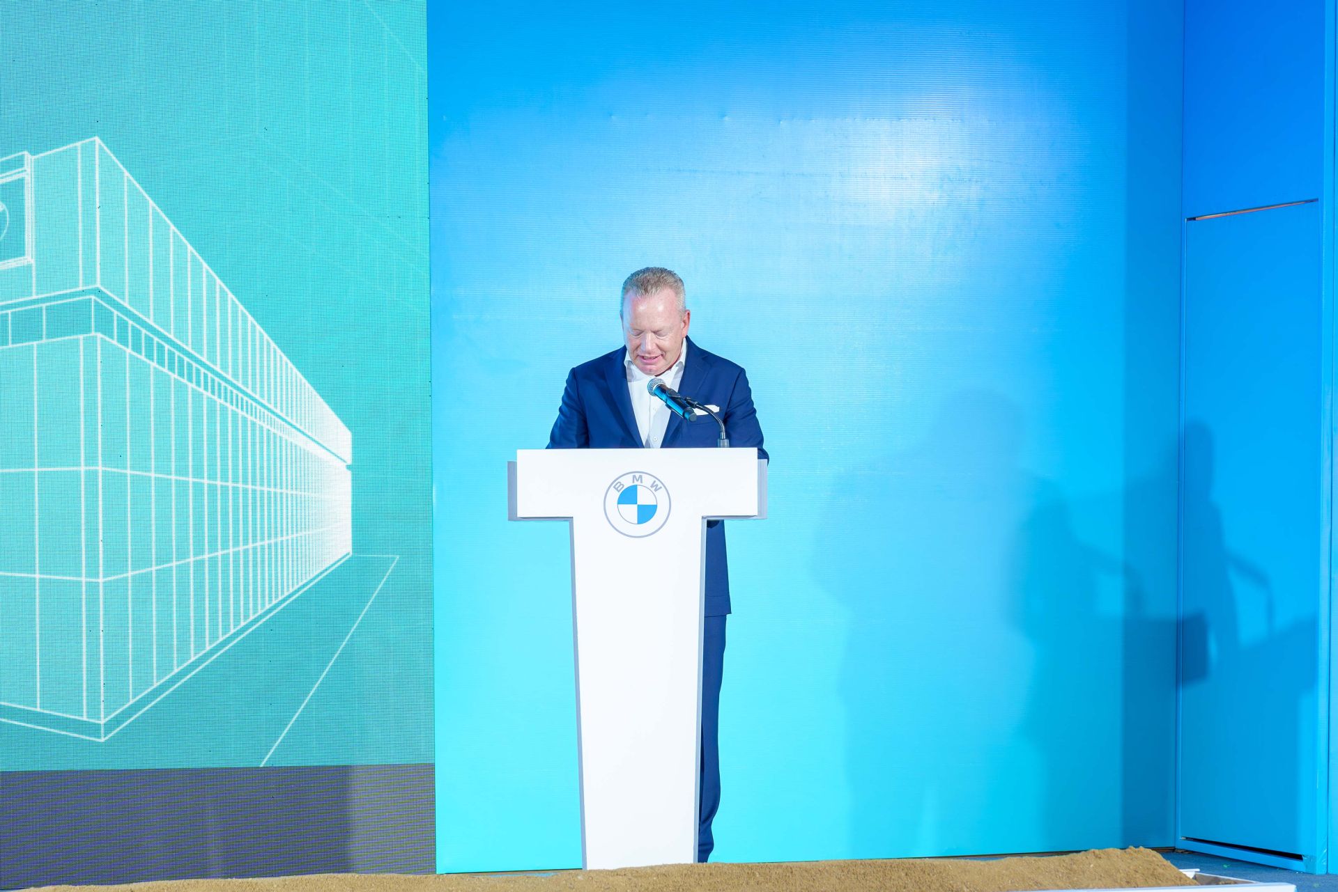 Ông Jean-Philippe Parain – Phó Chủ tịch cấp cao BMW Châu Á - Thái Bình Dương, Đông Âu, Trung Đông và Châu Phi thương hiệu BMW, BMW Group phát biểu tại buổi lễ