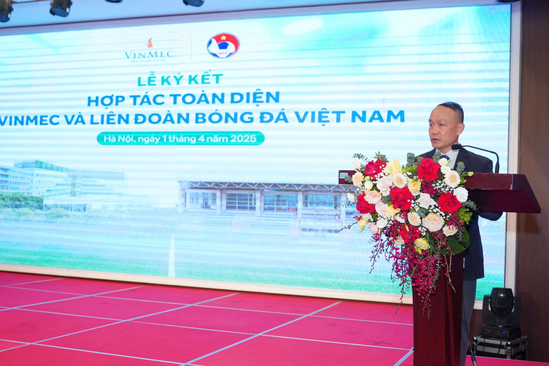 Ông Nguyễn Văn Phú, Tổng Thư ký Liên đoàn bóng đá Việt Nam đánh giá cao chất lượng điều trị chuyên nghiệp mà Vinmec trong quá trình nâng cao thành tích thi đấu của các đội tuyển.