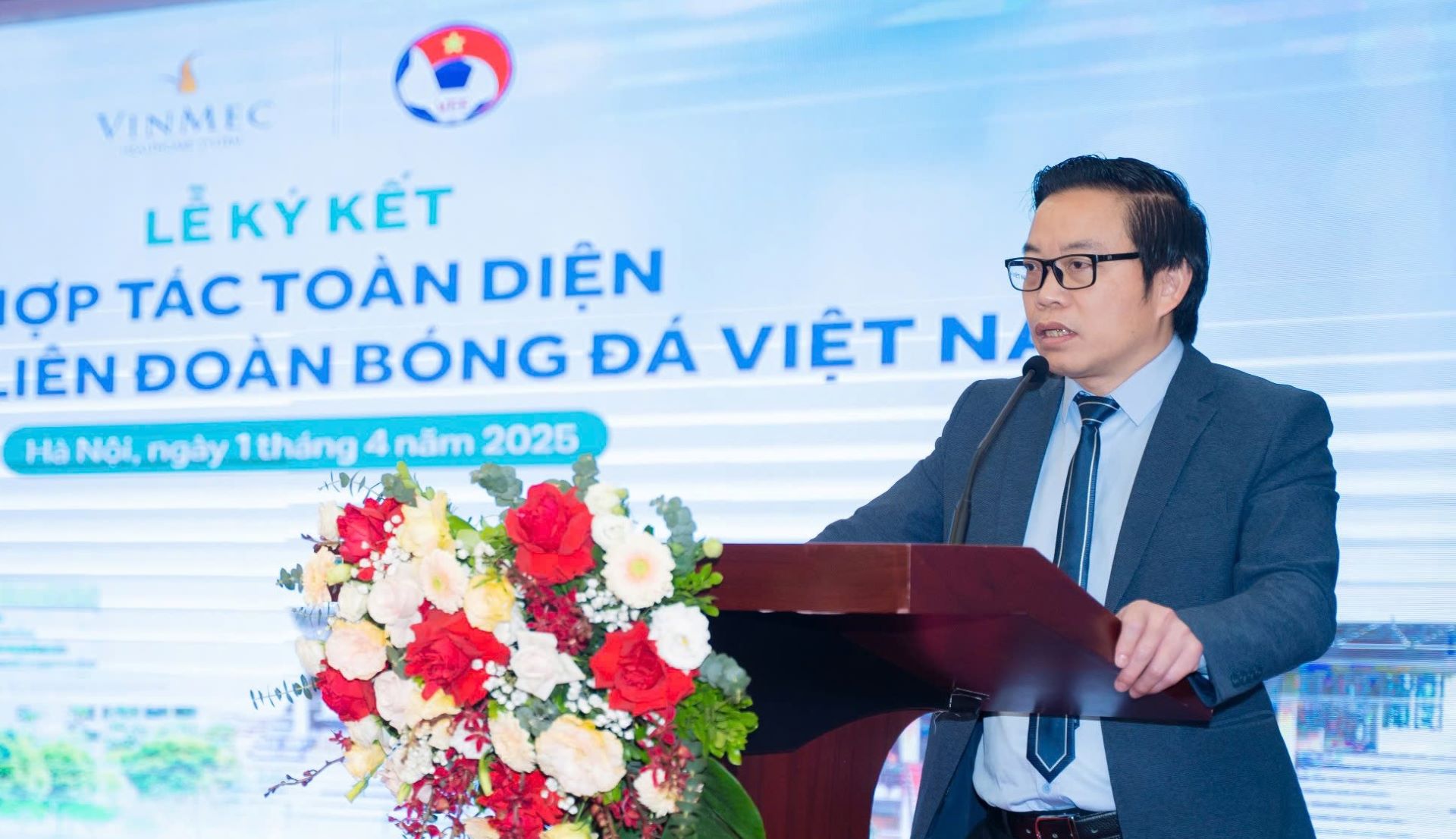 Ông Nguyễn Văn Phú, Tổng Thư ký Liên đoàn bóng đá Việt Nam đánh giá cao chất lượng điều trị chuyên nghiệp mà Vinmec trong quá trình nâng cao thành tích thi đấu của các đội tuyển.