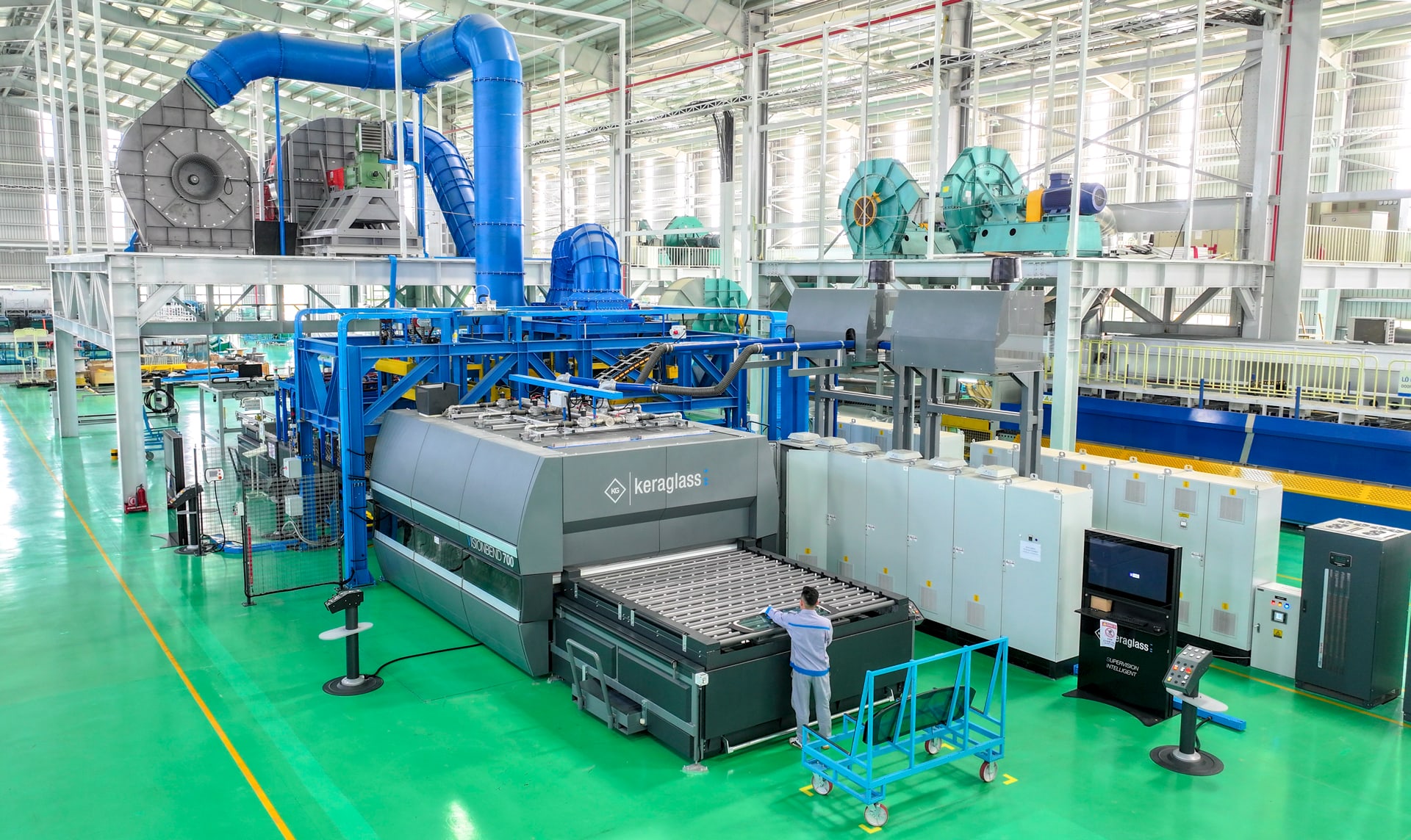 Lò cường lực kính lưng tại Nhà máy Sản xuất Kính ô tô cao cấp