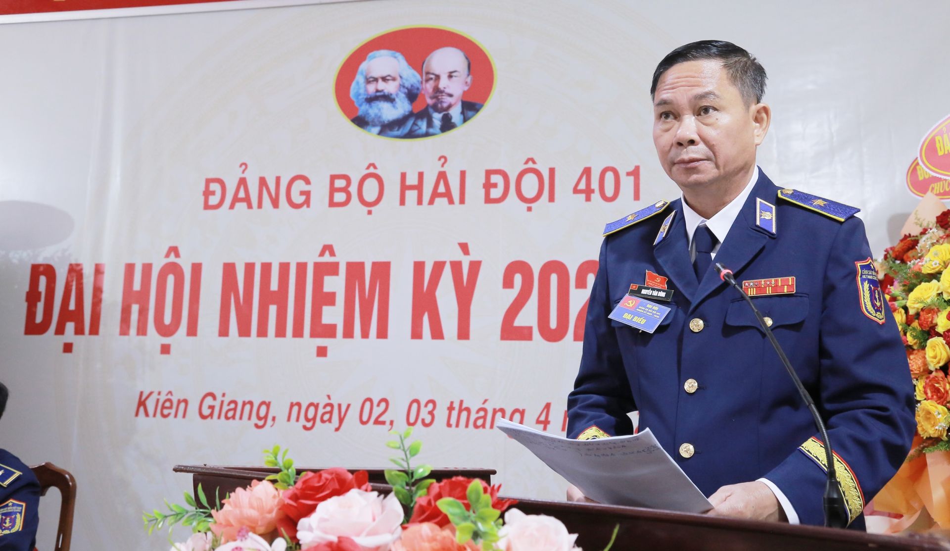 Đồng chí Thiếu tướng Nguyễn Văn Dũng, Bí thư Đảng ủy - Chính ủy Bộ Tư lệnh Vùng Cảnh sát biển 4 phát biểu chỉ đạo tại Đại hội