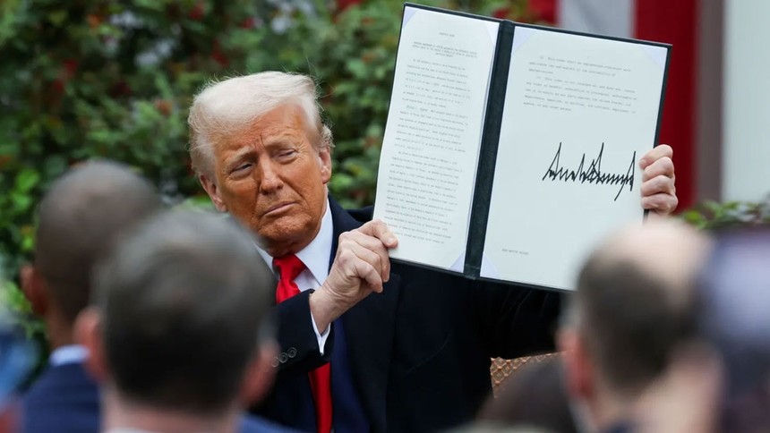 Mỹ áp thuế 46% tác động đến triển vọng xuất khẩu Việt Nam như thế nào? Ảnh CNBC.