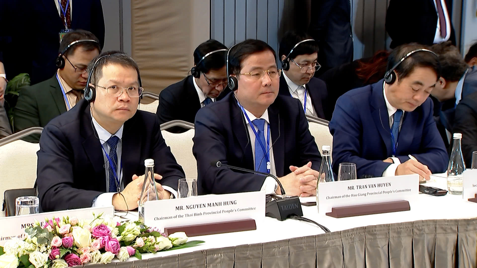 Đoàn đại biểu Việt Nam tham dự Tọa đàm Đoàn đại biểu Việt Nam tham dự Tọa đàm