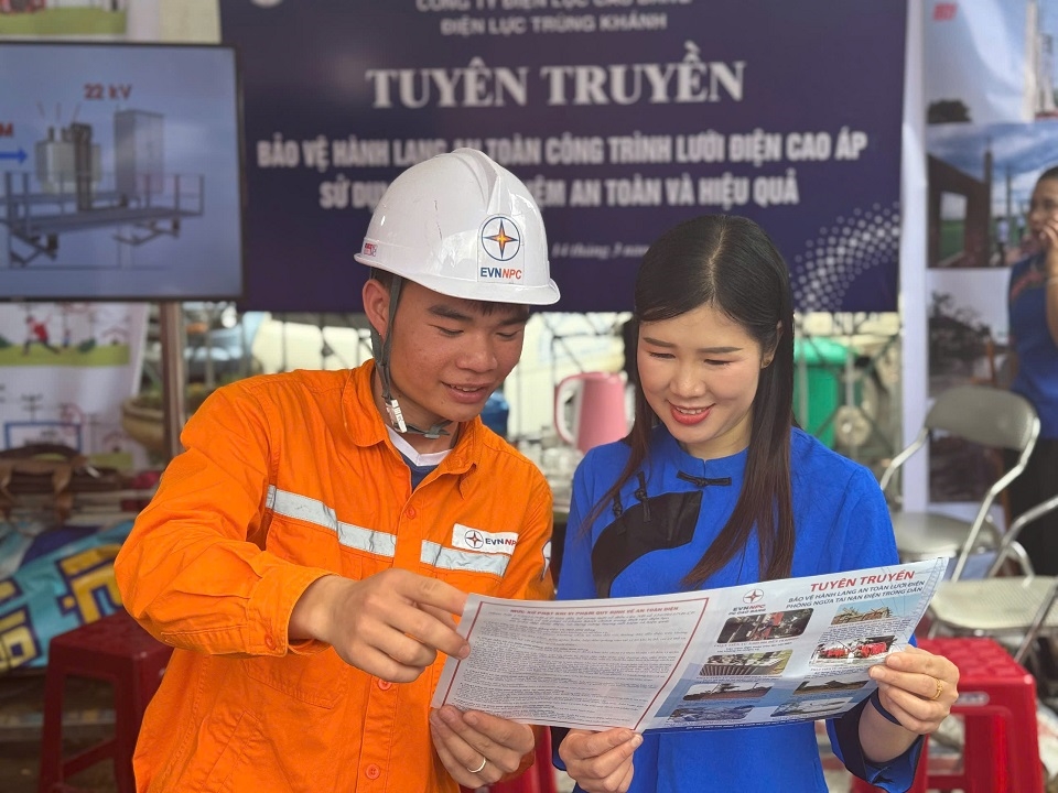 Tuyên truyền người dân sử dụng điện an toàn, tiết kiệm, hiệu quả tại huyện Trùng Khánh Tuyên truyền người dân sử dụng điện an toàn, tiết kiệm, hiệu quả tại huyện Trùng Khánh