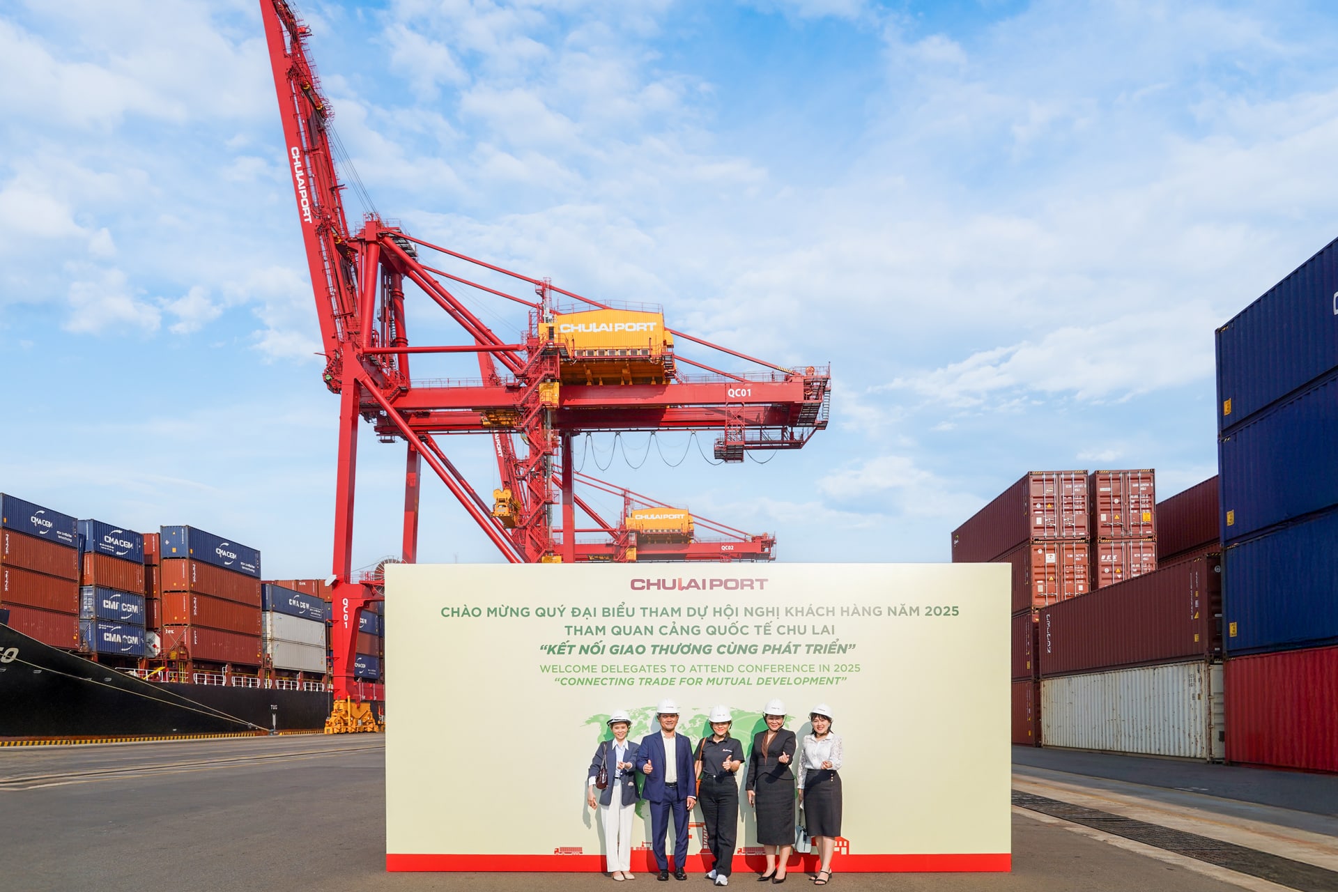 Các doanh nghiệp tham quan, trải nghiệm thực tế hạ tầng cảng biển quốc tế Chu Lai