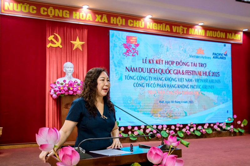 Đại diện Nhà tài trợ phát biểu tại Lễ ký kết Đại diện Nhà tài trợ phát biểu tại Lễ ký kết