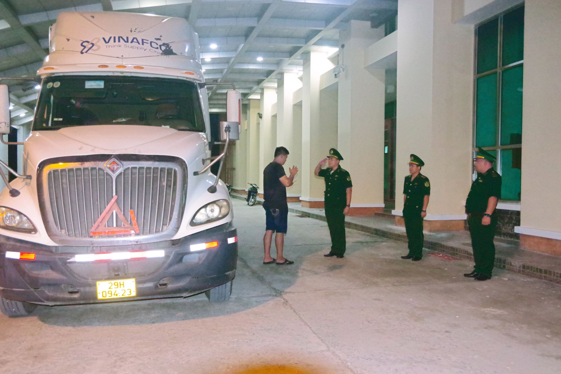 BĐBP Long An đã chấp hành nghiêm các quy định của Bộ Tư lệnh BĐBP về công tác quản lý cửa khẩu, kiểm soát xuất nhập cảnh BĐBP Long An đã chấp hành nghiêm các quy định của Bộ Tư lệnh BĐBP về công tác quản lý cửa khẩu, kiểm soát xuất nhập cảnh