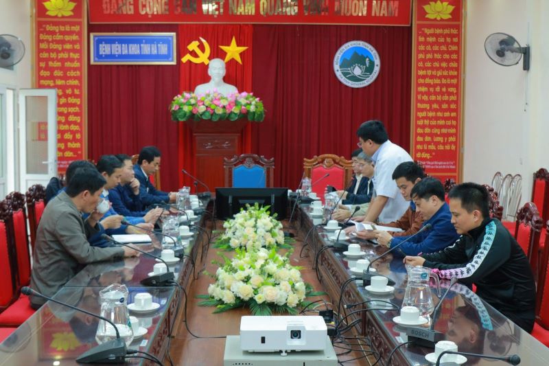 Toàn cảnh buổi làm việc.