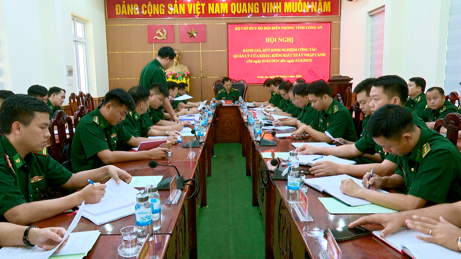 Quang cảnh hội nghị đánh giá, rút kinh nghiệm công tác quản lý cửa khẩu, kiểm soát xuất nhập cảnh từ ngày 01/4/2024 đến ngày 01/4/2025 Quang cảnh hội nghị đánh giá, rút kinh nghiệm công tác quản lý cửa khẩu, kiểm soát xuất nhập cảnh từ ngày 01/4/2024 đến ngày 01/4/2025