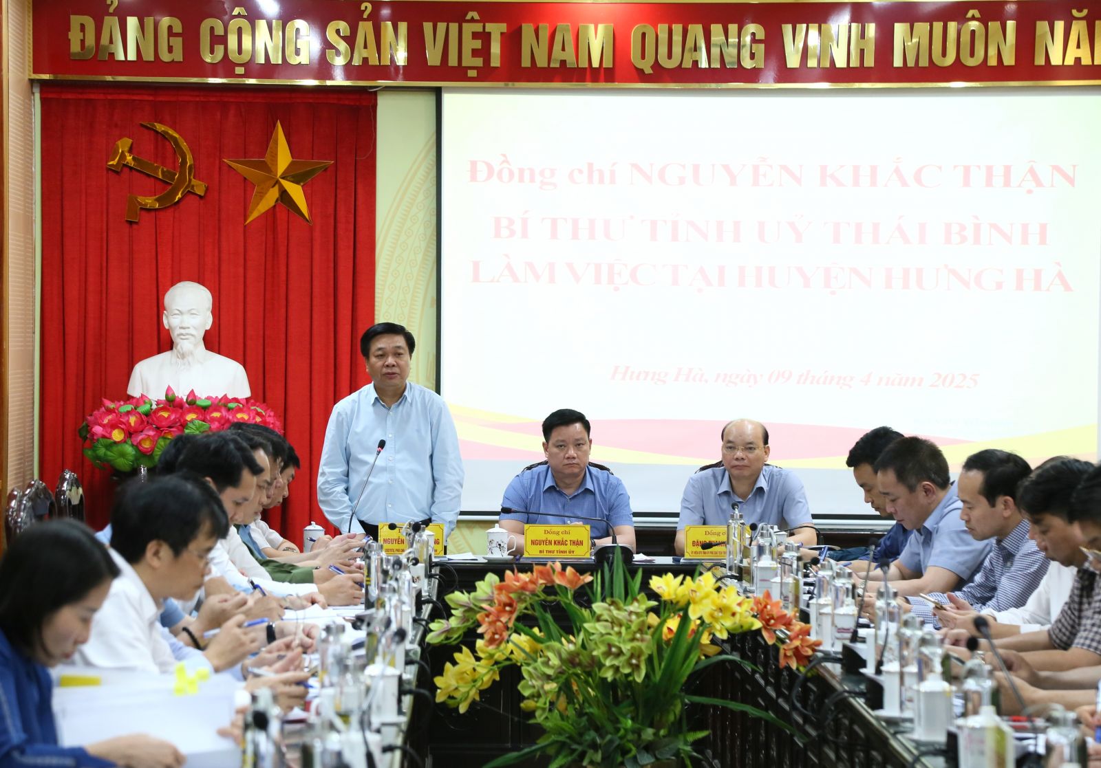 Đồng chí Nguyễn Quang Hưng, Ủy viên Ban Thường vụ Tỉnh ủy, Phó Chủ tịch thường trực UBND tỉnh phát biểu tại buổi làm việc. Đồng chí Nguyễn Quang Hưng, Ủy viên Ban Thường vụ Tỉnh ủy, Phó Chủ tịch thường trực UBND tỉnh phát biểu tại buổi làm việc.