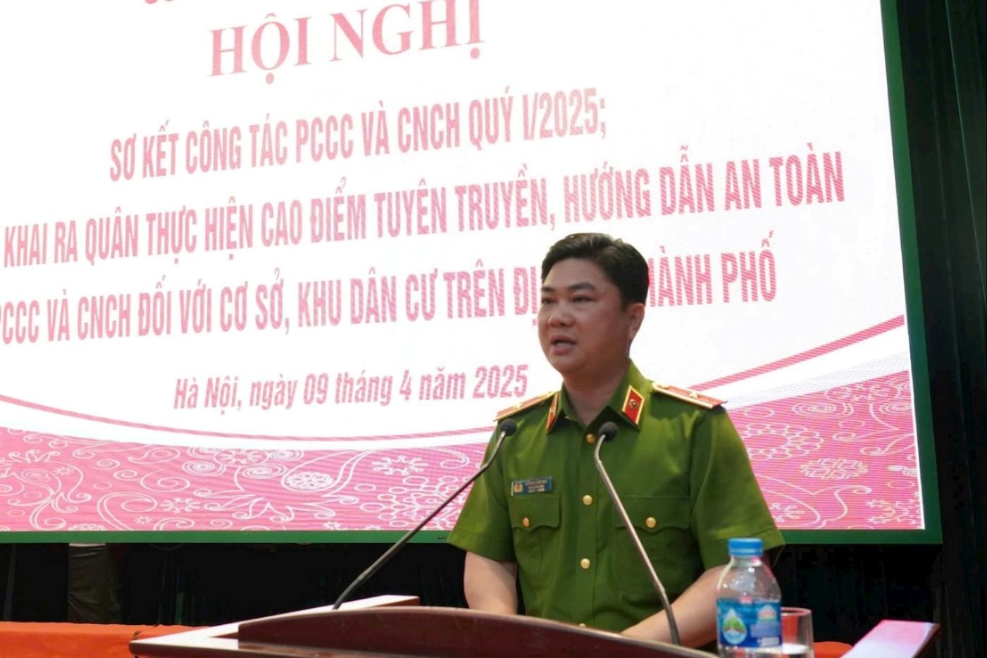 Thiếu tướng Dương Đức Hải, Phó Giám đốc Công an TP. Hà Nội phát biểu tại Hội nghị. Ảnh: Chu Dũng