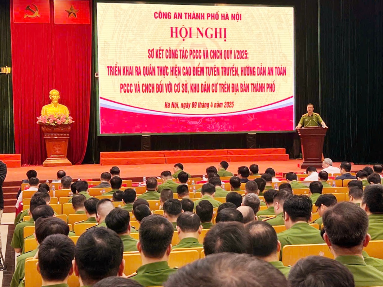 Từ ngày 15/4/2025 đến 30/6/2025, Công an Hà Nội sẽ ra quân thực hiện đợt cao điểm tuyên truyền PCCC, hướng dẫn, đôn đốc 100% chủ cơ sở, chủ hộ gia đình. Từ ngày 15/4/2025 đến 30/6/2025, Công an Hà Nội sẽ ra quân thực hiện đợt cao điểm tuyên truyền PCCC, hướng dẫn, đôn đốc 100% chủ cơ sở, chủ hộ gia đình.