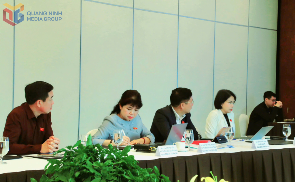 Bà Nguyễn Thị Thu Hà, Phó Trưởng đoàn ĐBQH tỉnh Quảng Ninh, tham dự hội thảo. Bà Nguyễn Thị Thu Hà, Phó Trưởng đoàn ĐBQH tỉnh Quảng Ninh, tham dự hội thảo.