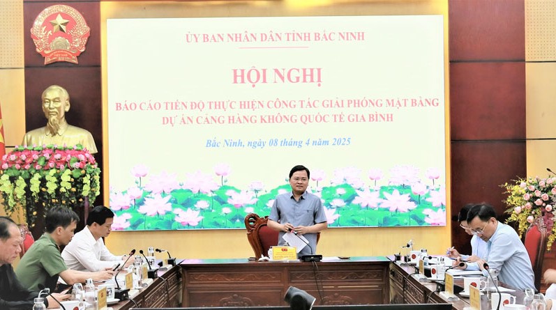 Bí thư tỉnh ủy +Bắc Ninh Nguyễn Anh Tuấn chủ trì hội nghị.